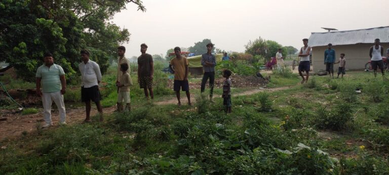 सुजौली क्षेत्र में चोरों के हौसले बुलंद,तीन लाख रुपये व डेढ़ लाख के जेवरात लेकर चोर फरार