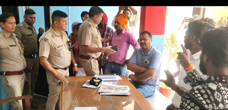 छेड़छाड़ को लेकर दो पक्षों में चले जमकर लाठी डंडे दोनों पक्षों के छह लोग घायल