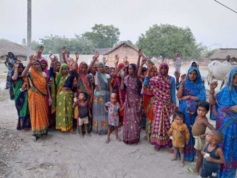 ग्रामीण महिलाओं ने आंगनबाड़ी कार्यकत्री के खिलाफ खोला मोर्चा:पोषाहार वितरण में भ्रष्टाचार करने का लगाया आरोप,