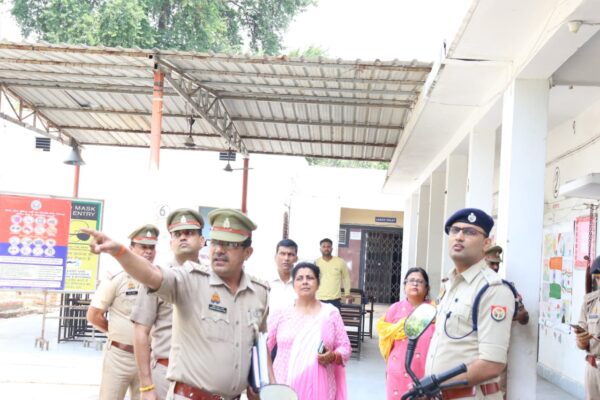 बागपत में पुलिस भर्ती परीक्षा केंद्रों का एसपी ने किया निरीक्षण। जांची सुरक्षा व्यवस्था