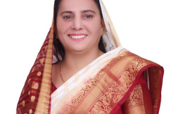 सहकारी गन्ना समिति मलकपुर चीनी मिल की चैयरमेन प्रत्याशी बनी अनिता खौखर
