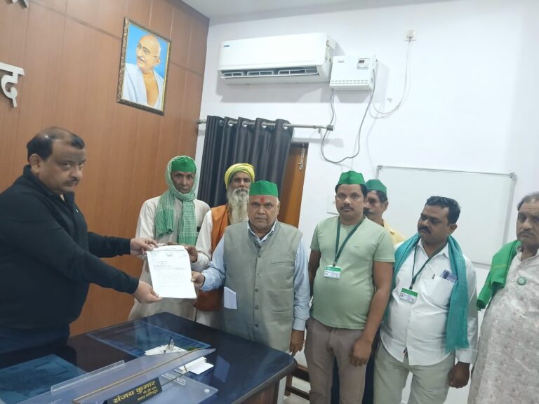 जनहित में अपनी मांगों को लेकर भारती कृषक एसोशिएशन पहुंचा जिलाधिकारी के द्वार