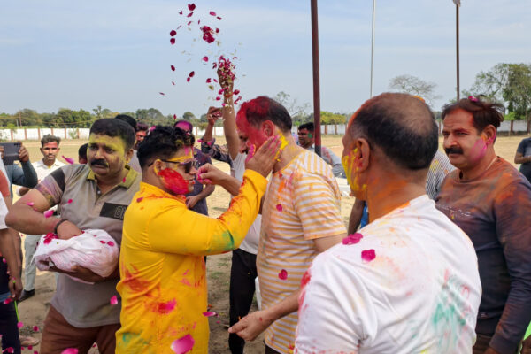 अमरोहा पुलिस अधीक्षक अमित कुमार आनंद की उपस्थिति में पुलिस लाइन में “होली