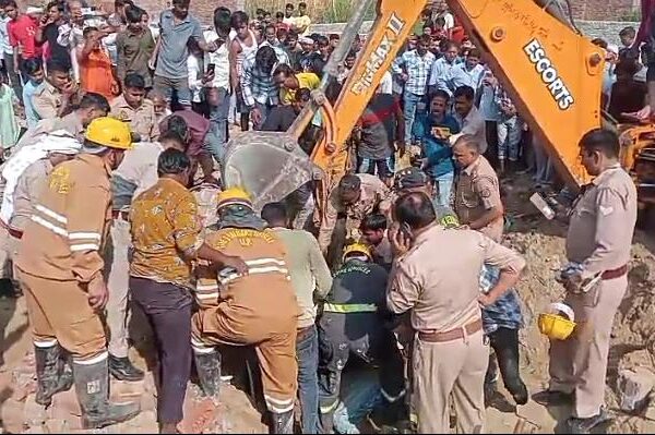 राजमिस्त्री और मजदूर की दीवार में दबकर मौत