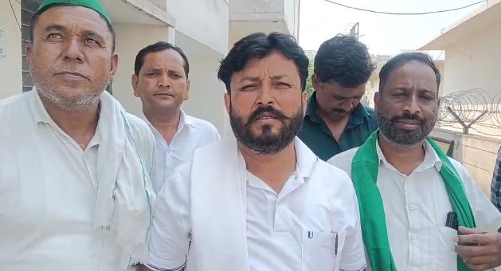 किसानों के मुद्दों पर गरजी भाकियू अराजनैतिक, डीएम को सौंपा चेतावनी भरा ज्ञापन