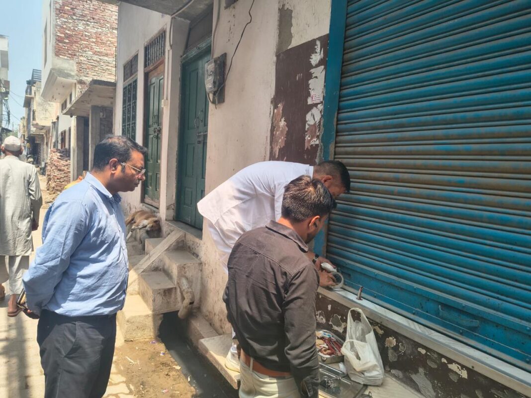 फर्जी अस्पतालों पर स्वास्थ्य विभाग का शिकंजा, खतौली में क्लिनिक और लैब सील