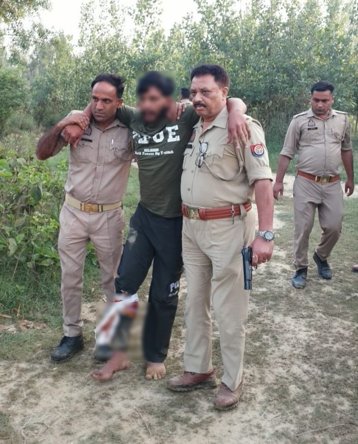 रामपुर पुलिस की बड़ी कार्रवाई: मुठभेड़ में छीनेती का आरोपी घायल, तमंचा और सामान बरामद