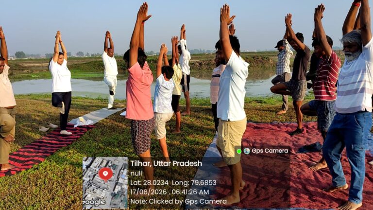 शाहजहांपुर: अंतर्राष्ट्रीय योग दिवस से पहले अमृत सरोवर पर आयोजित हुआ योग पखवाड़ा, ग्रामीणों ने बढ़-चढ़कर लिया हिस्सा