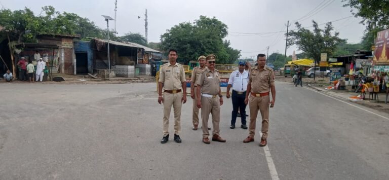 बागपत में कांवड़ यात्रा के बीच प्रतिबंधित मार्ग पर पहुंचे भूसे से लदे वाहन, पुलिस ने बॉर्डर से लौटाया