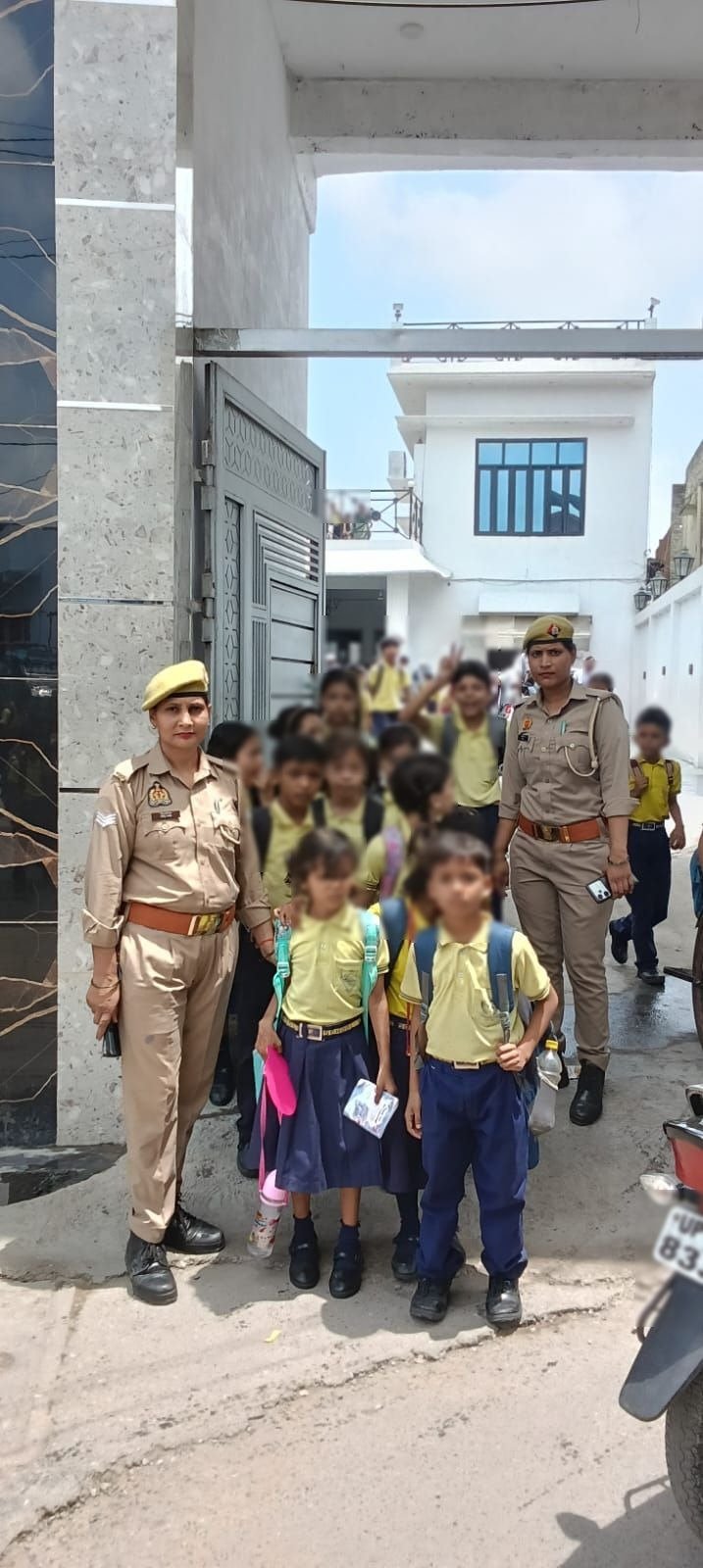 मिशन शक्ति फेज-5.0 के तहत रामपुर में महिला सुरक्षा जागरूकता अभियान, हेल्पलाइन और कानूनी अधिकारों की दी जानकारी