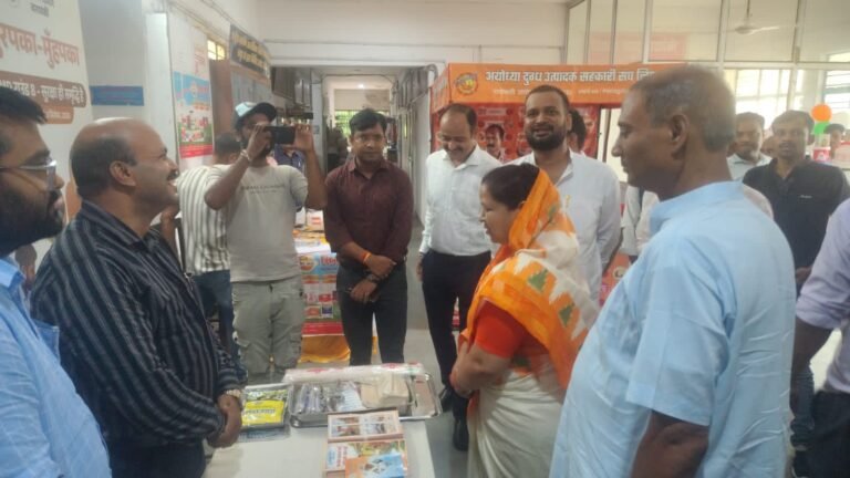 बाराबंकी में जनपद स्तरीय डेयरी कॉन्क्लेव आयोजित, 28 लाभार्थियों को मिले चयन एवं अनुमति पत्र
