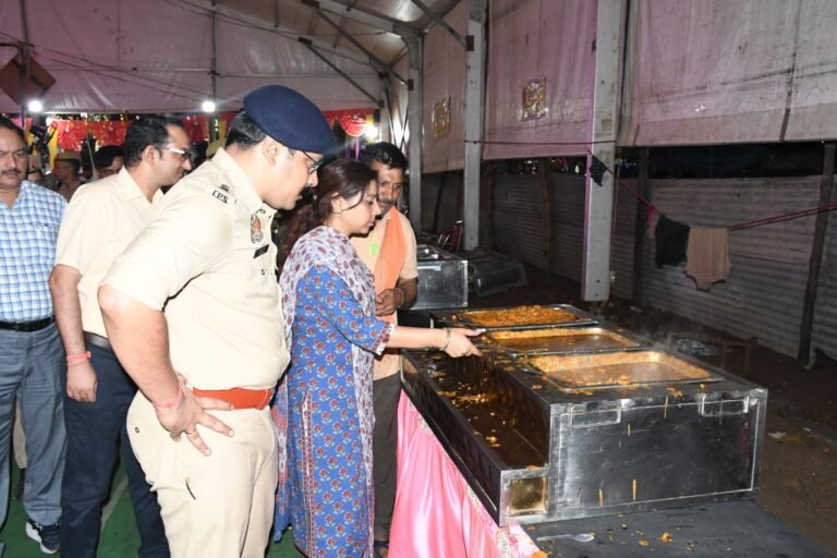 बागपत में कांवड़ यात्रा-2026 की तैयारियों का डीएम-एसपी ने लिया जायजा, भंडारे का किया औचक निरीक्षण