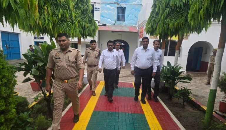 जेल में सचिव डीएलएसए का औचक निरीक्षण, बंदियों को बताए कानूनी अधिकार; समस्याओं के समाधान के दिए निर्देश