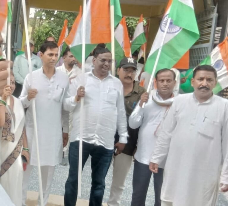 अहरौरा नगर में निकाला गया भव्य तिरंगा यात्रा